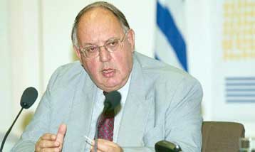 Λάθος χειρισμούς στο εργασιακό διαπιστώνει ο Θ.Πάγκαλος <i> Αντίθετος σε επιλογές Γ.Παπανδρέου κ