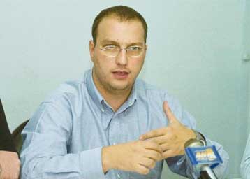 Καταψηφίστηκε η πρόταση μομφής κατά του προέδρου της ΟΝΝΕΔ