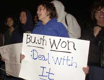 Προβάδισμα 926 ψήφων διατηρεί και με τις επιστολικές ο Μπους στη Φλόριντα