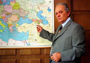 Παραιτήθηκε ο Δημήτρης Κατριβάνος<i>Το υπουργείο Εσωτερικών αρνείται ότι υπήρξε κακοδιαχείριση κ