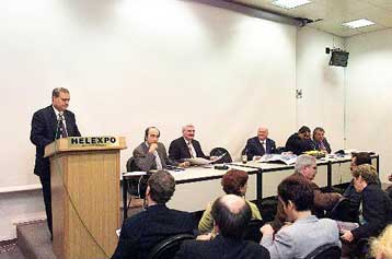 Στόχος η ένταξη 50.000 ομογενών στο ΣΑΕ μέχρι το τέλος του 2001, τονίζει ο Νιώτης