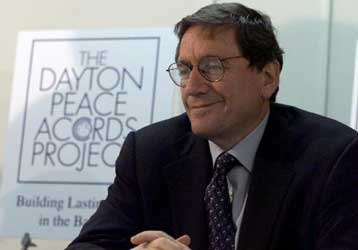 Το Βραβείο Ειρήνης Ντέιτον στον Κλίντον για τη συμβολή του στον τερματισμό του πολέμου στη Βοσνία