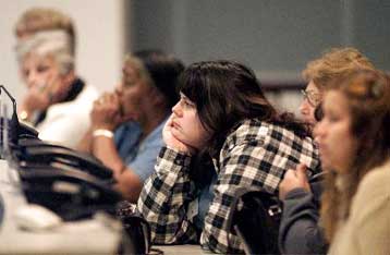 Αγανακτισμένη από τη μετεκλογική διαμάχη εμφανίζεται η κοινή γνώμη των ΗΠΑ