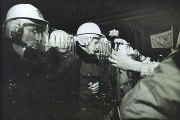 Απαρατήρητη πέρασε σε Τσεχία και Σλοβακία η επέτειος της «βελούδινης επανάστασης»