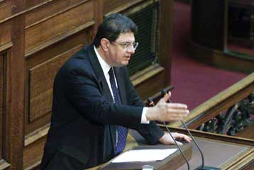 Το Μάρτιο του 2001 η ΟΑ θα έχει μετεγκατασταθεί στα Σπάτα, διαβεβαιώνει ο Βερελής