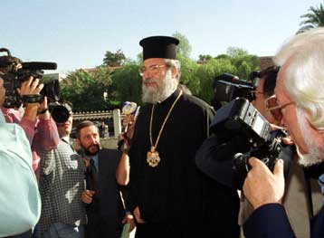 Στην εισαγγελία η υπόθεση του μητροπολίτη Αθανάσιου<i>Ακαρπες οι προσπάθειες για συμφιλίωσή του