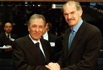 Το Κυπριακό αναπόφευκτο συστατικό της</i>