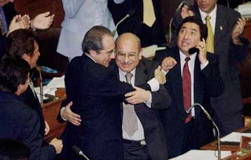 Η αντιπολίτευση του Περού παίρνει τον έλεγχο του Κογκρέσου από τον Φουτζιμόρι