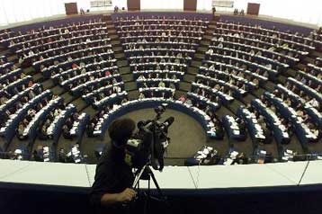 Την άνευ όρων πρόσβαση στα αρχεία της ΕΕ μελετά το Ευρωκοινοβούλιο