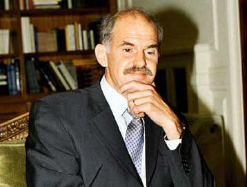 Η Ελλάδα προσφέρεται να βοηθήσει στη λύση του Μεσανατολικού<i>Σύντομη συνάντηση με Τζεμ στη Μασ