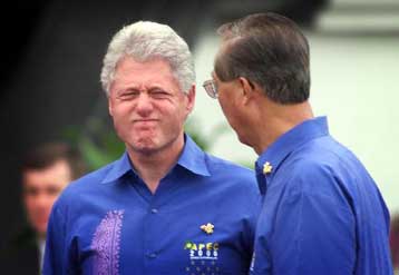 Υπέγραψε ο Κλίντον το  νομοσχέδιο για τις φοροαπαλλαγές στις αμερικανικές εξαγωγικές επιχειρήσεις