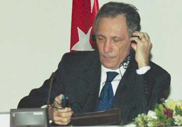 Σκληρή γλώσσα Τζεμ προς Φερχόιγκεν, Σολάνα και Κον Μπεντίτ για την υιοθέτηση της έκθεσης Μοριγιόν