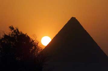 Νέα θεωρία δίνει απάντηση στο αίνιγμα του προσανατολισμού των πυραμίδων από τους Αιγυπτίους