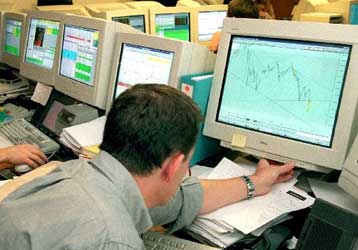 Μεικτή εικόνα κατά το άνοιγμα της Γουόλ Στριτ την Πέμπτη