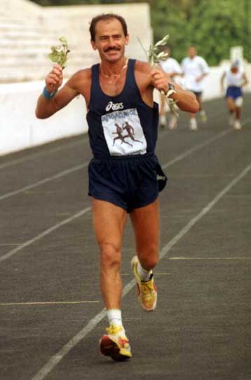 Το μεγάλο εγχείρημα του υπερμαραθωνοδρόμου Γιάννη Κούρου<I>Θα τρέξει… 5,5 χιλιάδες χιλιόμετρα