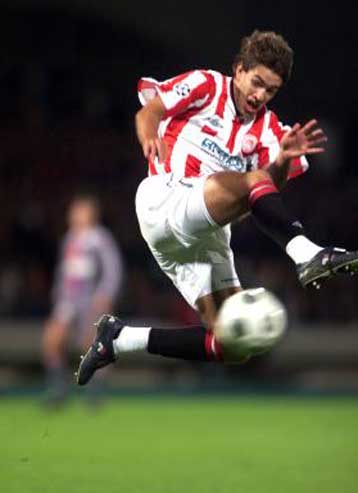 Διπλό «χειρουργείο» στον Ολυμπιακό<I>Ένα μήνα εκτός Οφορίκουε, Αλβες</I>