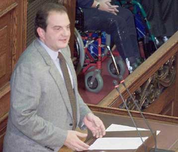 Ανέβηκαν οι τόνοι στη Βουλή κατά τη συζήτηση για την απελευθέρωση των τηλεπικοινωνιών