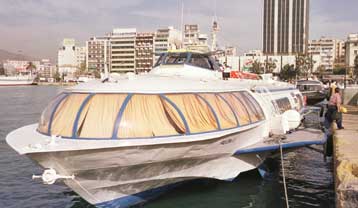 Απαγορεύτηκε ο απόπλους τριών ιπτάμενων δελφινιών