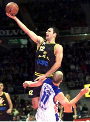 Πρώτη ήττα της ΑΕΚ στη Euroleague 85-65 από την Τάου Κεράμικα