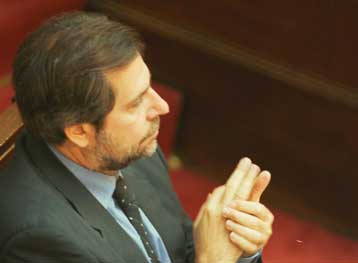 Νέα αντιπαράθεση ΝΔ – Παπουτσή για την ακτοπλοΐα<i>Συγκροτείται επιτροπή ελέγχου των καταγγελιών