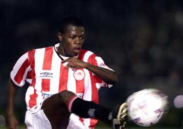 Ρήξη μηνίσκου, ένα μήνα εκτός ο Οφορίκουε