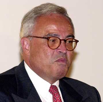 Επιταχύνει την πώληση μεριδίων της η Deutsche Bank