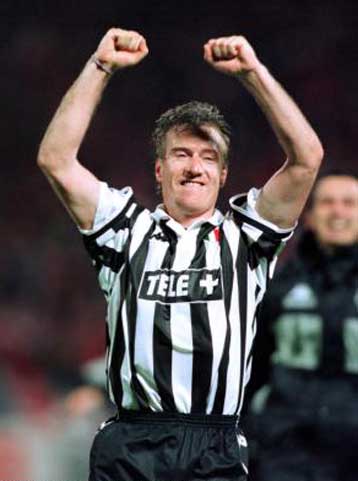 Πρόβλημα τραυματισμού ταλαιπωρεί τον Ντεσάμπ – Αμφίβολος και για το ματς με τον ΠΑΟ