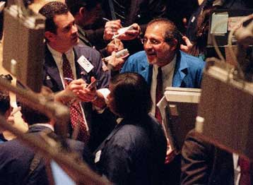 Χαμόγελα στη Γουόλ Στριτ μετά τη θεαματική ανάκαμψη του Nasdaq και τα κέρδη του Dow Jones