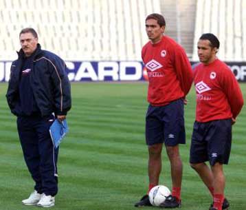 Προς εκτόνωση το θέμα Ζιοβάνι, συναντήθηκε με το Γ.Λούβαρη – Αιμάτωμα στο γόνατο ο Οφορίκουε