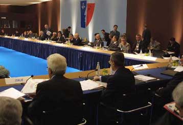 H ΔΕΕ «παραδόθηκε» στην Ευρωπαϊκή Ένωση