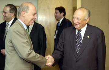 Το άτυπο έγγραφο του Ανάν στο επίκεντρο της συνάντησης Σημίτη – Κληρίδη<I>Αρκετά θετικό το χαρακ