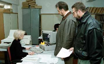 Εκκρεμούν ακόμη οι αποφάσεις για τα δικαιολογητικά που θα υποβάλουν οι φορολογούμενοι το 2001