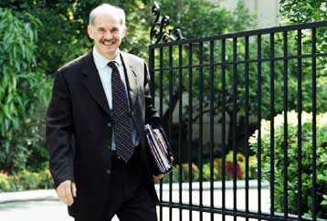 Απάντηση Παπανδρέου στις κατηγορίες της ΝΔ<i>Τα εθνικά θέματα δεν είναι προσωπική υπόθεση</i>