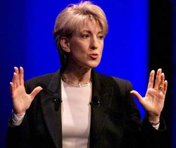 H Κάρλι Φιορίνα επιθυμεί τη δημιουργία ενός καθολικού Internet