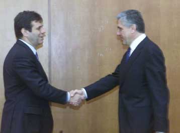 Στήριξη στη γιουγκοσλαβική οικονομία υποσχέθηκε ο Παπαντωνίου στον Κοστούνιτσα