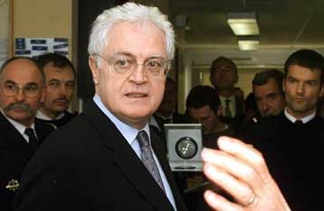 Εντείνουν τα μέτρα για την αντιμετώπιση της νόσου των «τρελών αγελάδων» Γαλλία και Κομισιόν