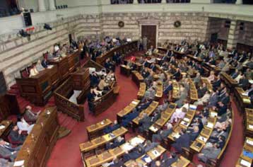 Με ενστάσεις βουλευτών συνεχίζεται η συζήτηση του φορολογικού νομοσχεδίου