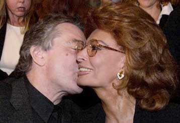 Ναπολιτάνα ξανά η Σοφία Λόρεν – Επιστρέφει στην ιδιαίτερη πατρίδα της ύστερα από δεκαπέντε χρόνια