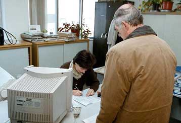 Χιλιάδες εργαζόμενοι σπεύδουν να συνταξιοδοτηθούν εν όψει των αλλαγών στο ασφαλιστικό