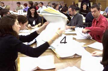 Επικίνδυνο για τον ΟΑΣΕ το δημοψήφισμα των Κροατών στη Βοσνία</b><i>Πολλοί οι «νικητές» στις γεν