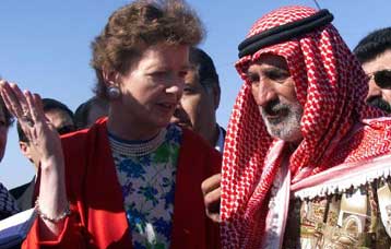 Σφαίρα δέχτηκε η αυτοκινητοπομπή που συνόδευε τη Ρόμπινσον στη Χεβρώνα