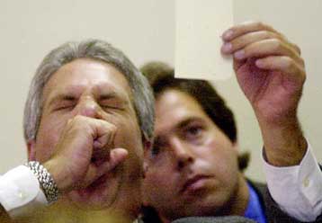 Προηγείται ο Γκορ του Μπους μετά την ανακαταμέτρηση ψηφοδελτίων στο Παλμ Μπιτς