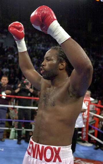 Ο Λένοξ Λούις διατήρησε τον τίτλο νικώντας τον Τούα</b><I>Περιμένω τον Τάισον</I>