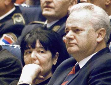 Σε δέσμευση των τραπεζικών λογαριασμών του Μιλόσεβιτς προχωρούν οι ελληνικές Αρχές