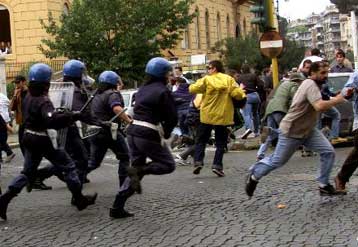 Ταραχές ξέσπασαν στο Μιλάνο κατά τη διάρκεια διαδήλωσης πολεμίων της παγκοσμιοποίησης