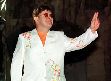 Υπό την προστασία του Έλτον Τζον τετράχρονος Νοτιοαφρικανός