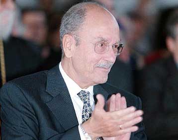 Τιμή για τη χώρα η πορεία της Ελ.Καραΐνδρου, δηλώνει ο Κ.Στεφανόπουλος<i>Βράβευση της δημιουργού