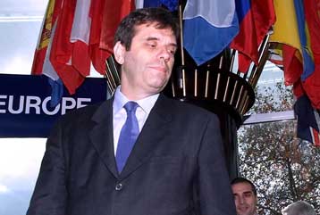 Αλυσιδωτές αντιδράσεις στα Βαλκάνια θα προκαλέσει η ανεξαρτησία του Κοσόβου, υποστηρίζει ο Κοστούνιτ