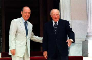 Το Κυπριακό στο μικροσκόπιο Σημίτη – Κληρίδη κατά τη συνάντησή τους την Τρίτη στην Αθήνα