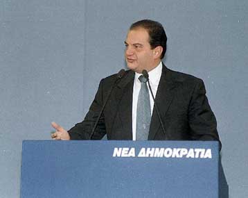 Εικονική πραγματικότητα η οικονομία, τονίζει ο Καραμανλής από την Τρίπολη